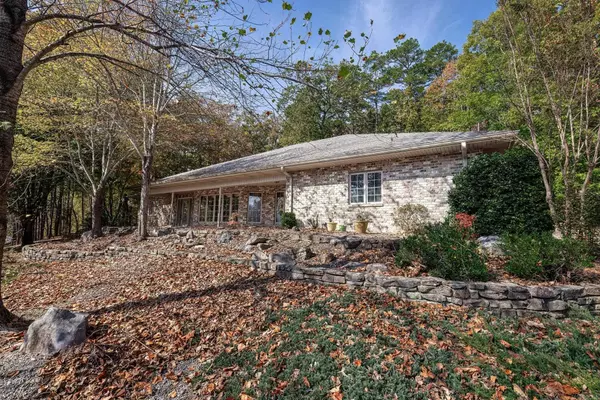 2 Guarena Lane,  Hot Springs Village,  AR 71909