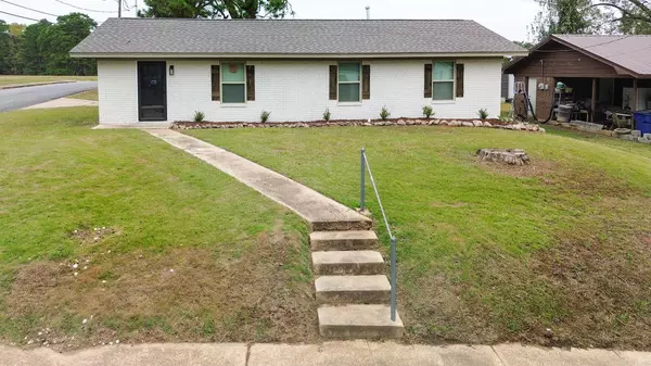 130 SW Center Street, Camden, AR 71701