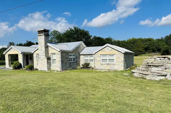 Leslie, AR 72645,3764 Hwy. 65 S.