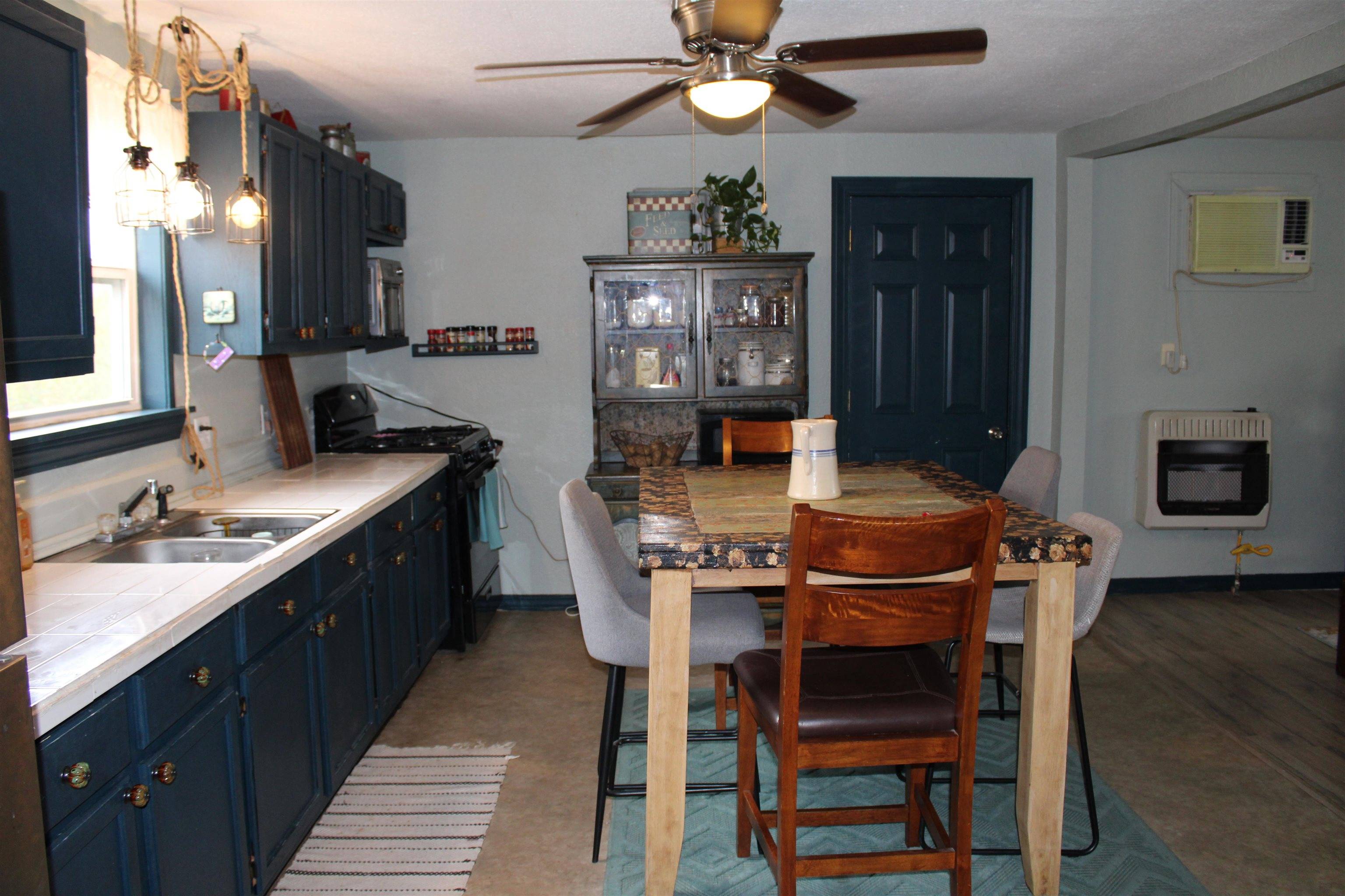 Calico Rock, AR 72519,130 Maple Street