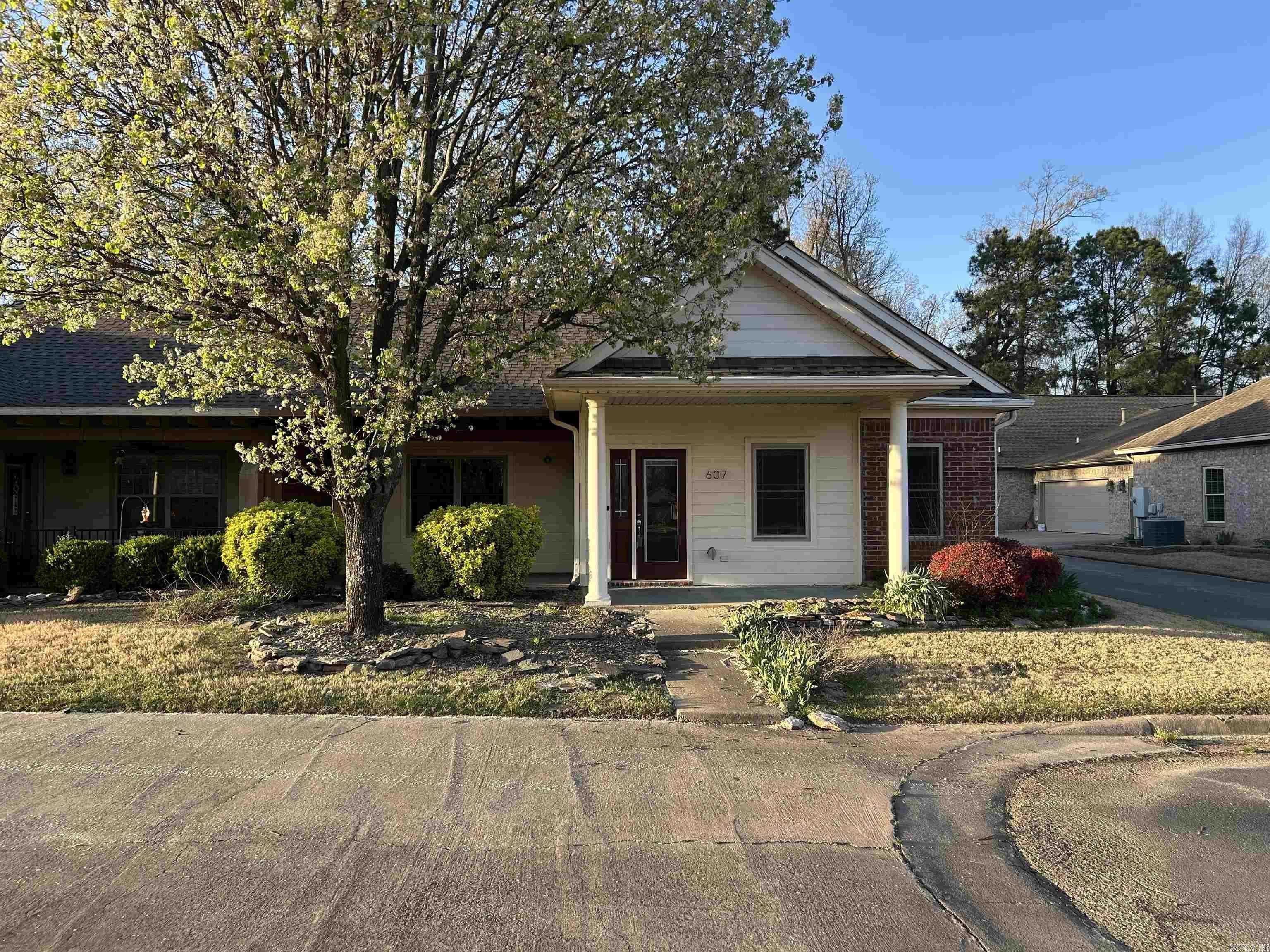 607 Stagecoach Village Circle, Little Rock, AR 72210