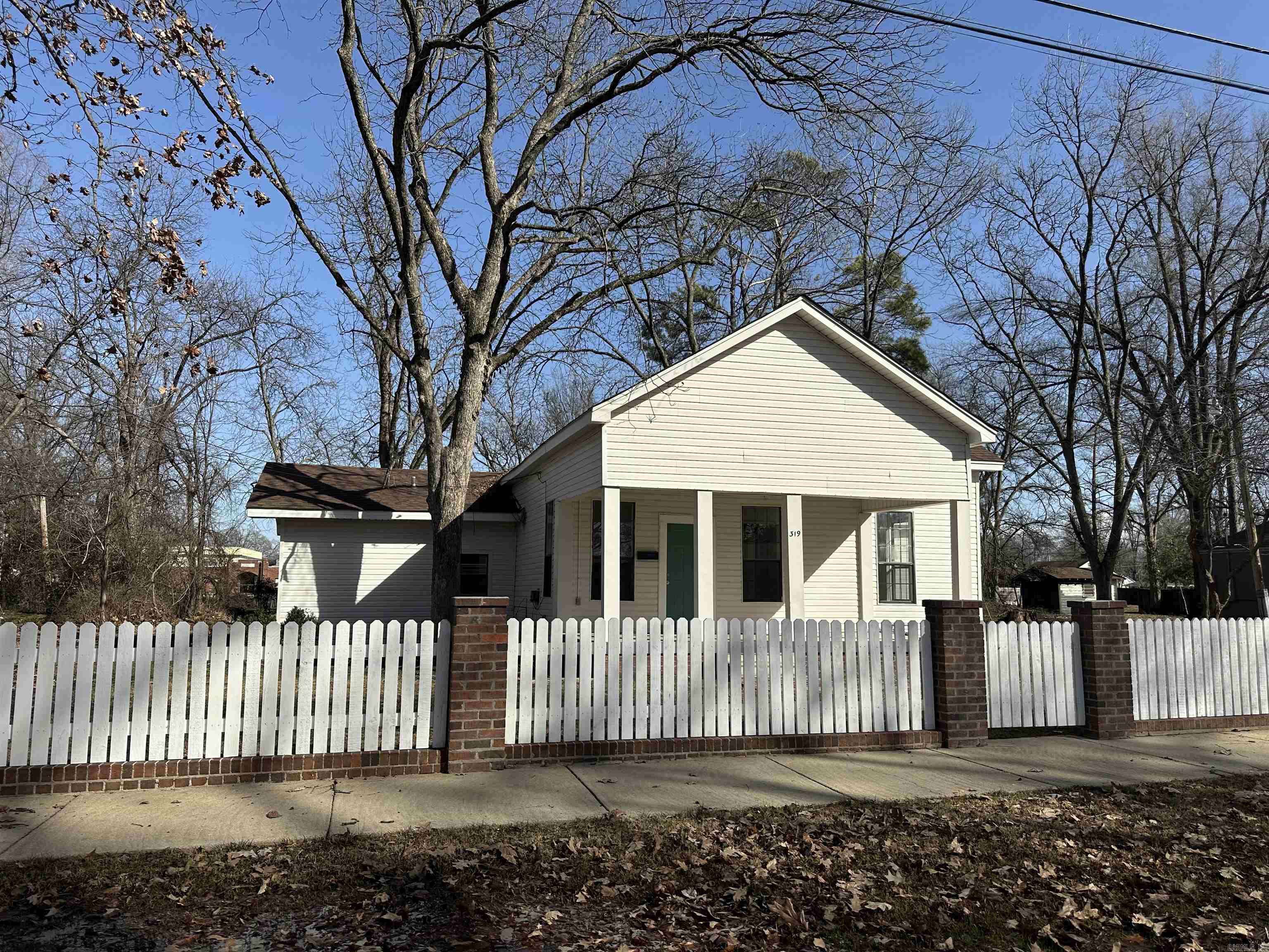 Dumas, AR 71639,319 Court