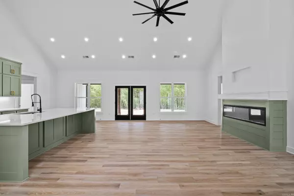 Searcy, AR 72143,623 Fairview Road