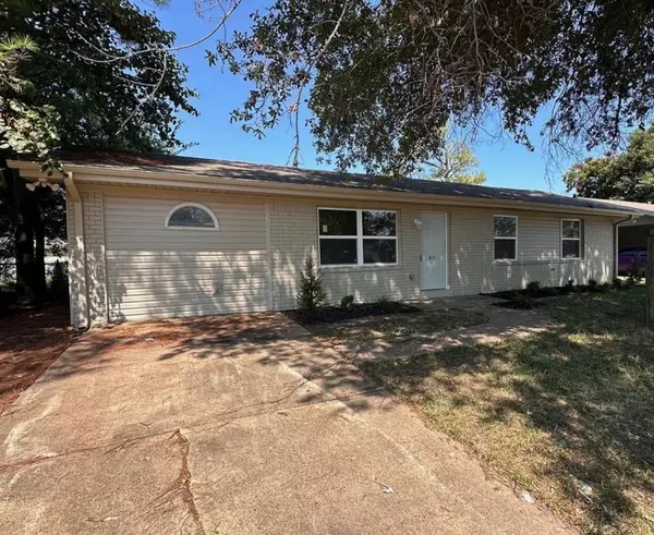 811 Walnut Dr, West Memphis, AR 72301