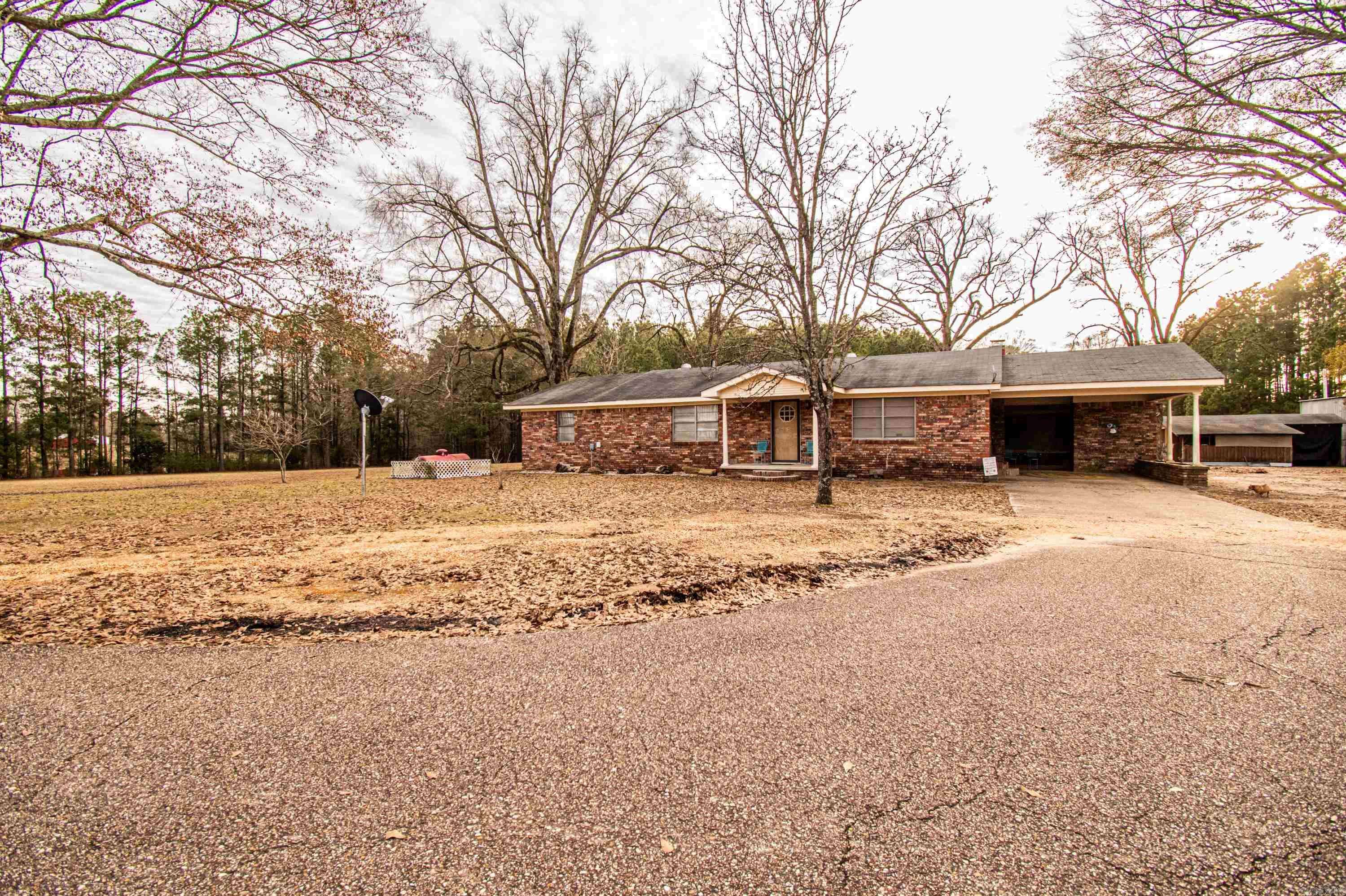 Banks, AR 71631,606 Sycamore St