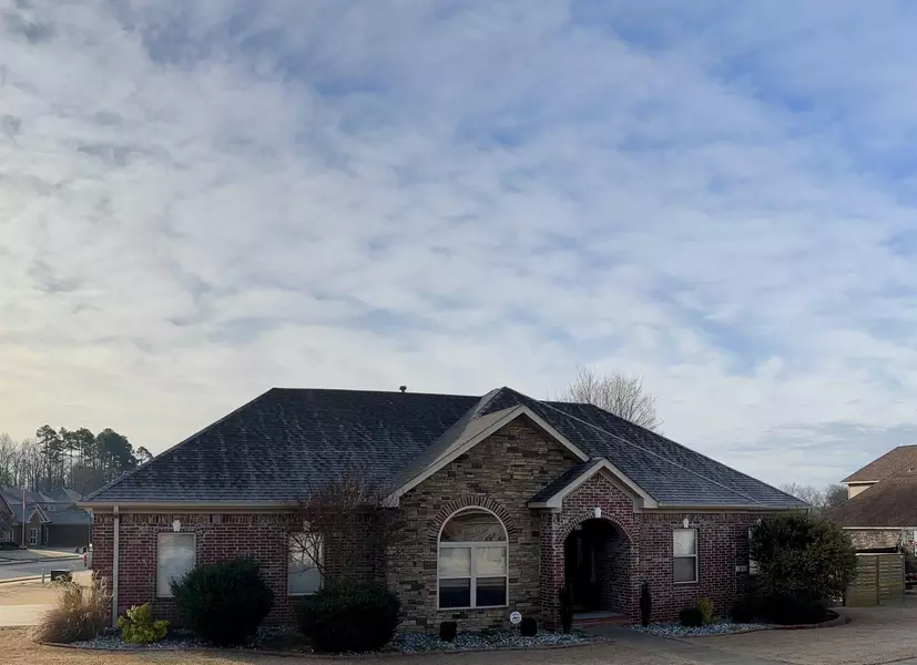 2811 Silverton Drive, Benton, AR 72019