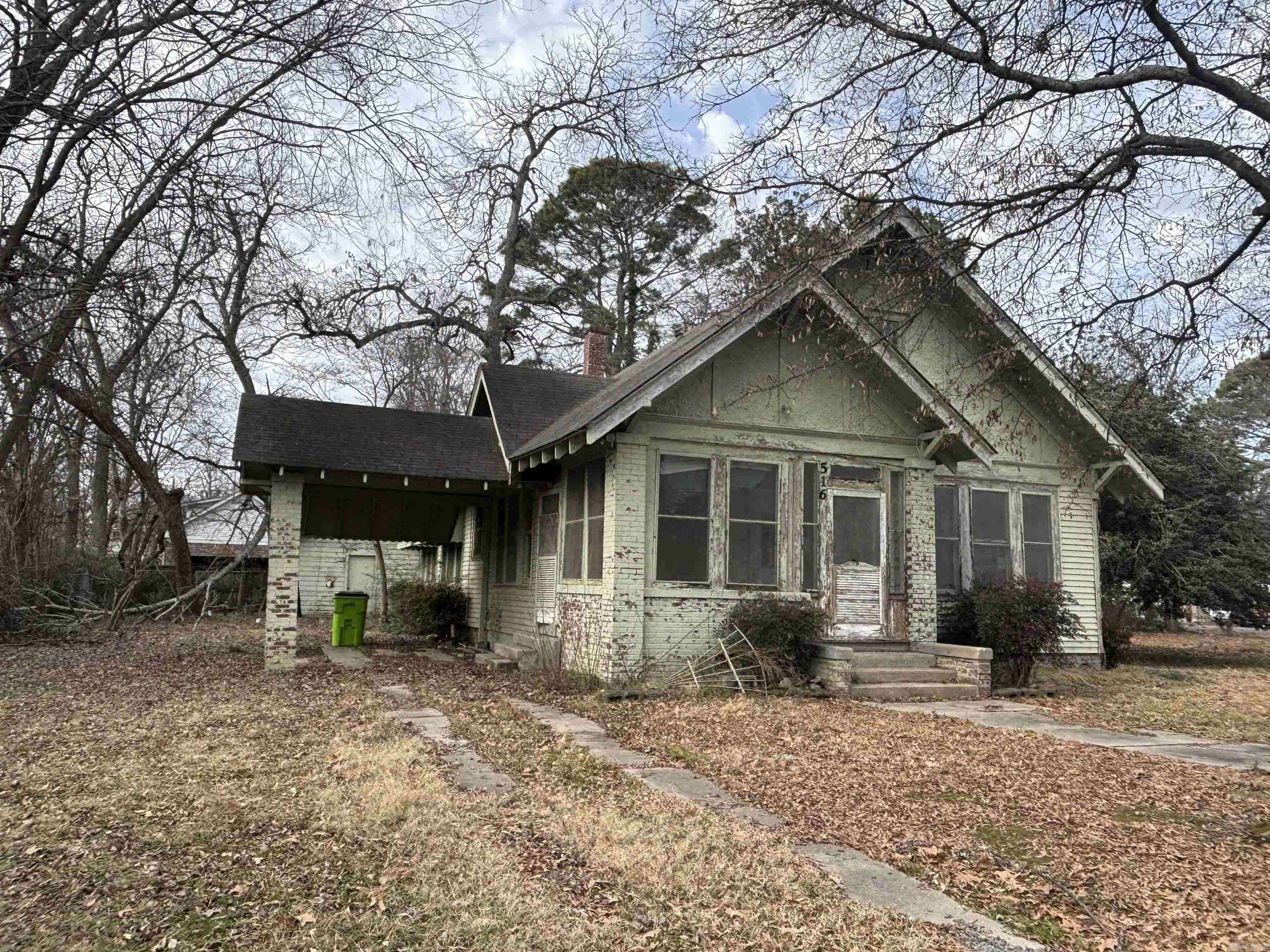Lonoke, AR 72086,516 Park Street