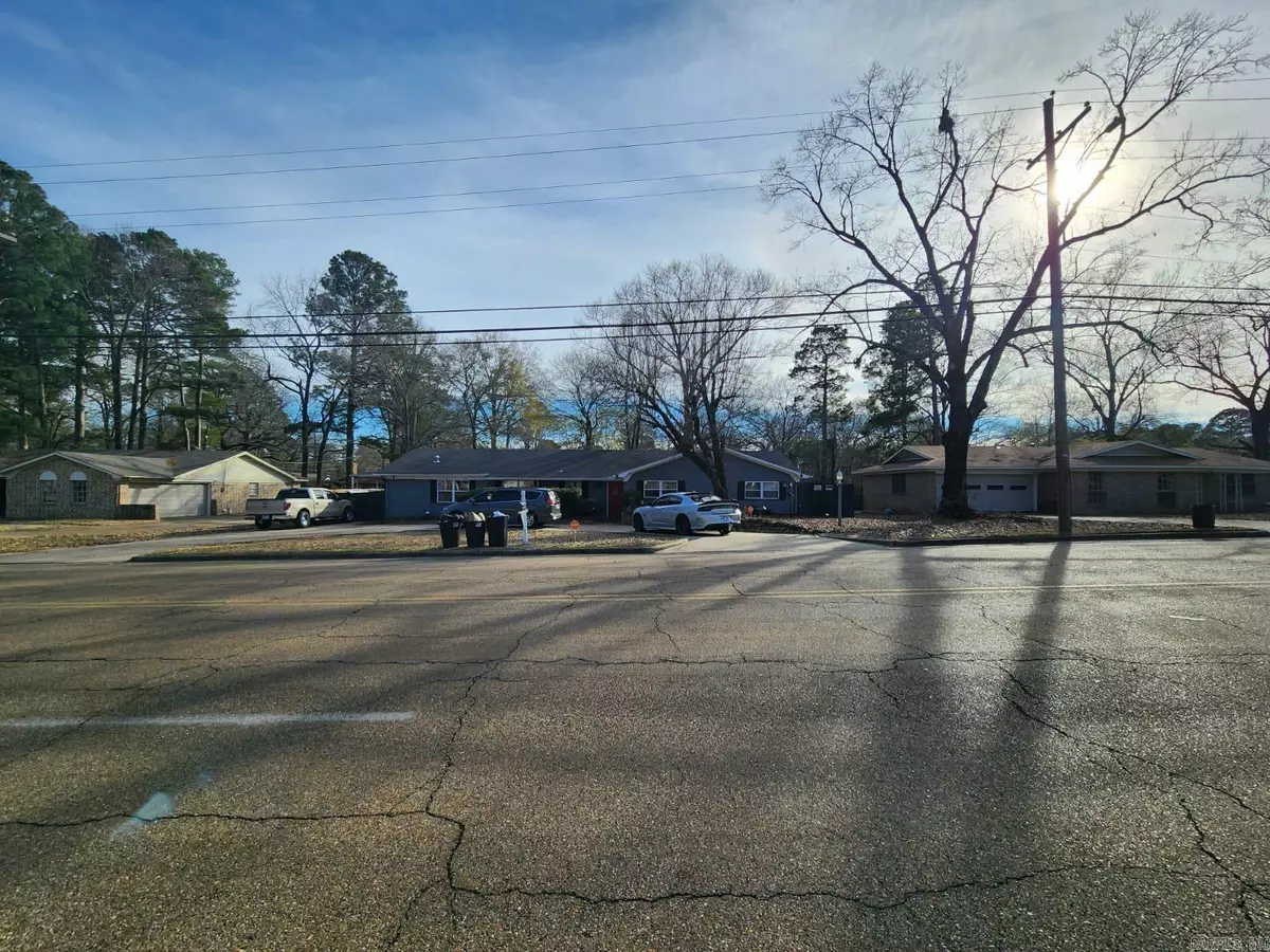 Texarkana, AR 71854,2206 E 24th Street