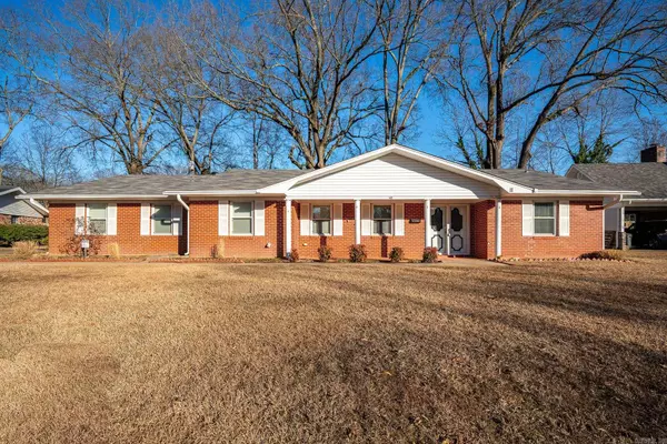 11 Williamsburg Ct., Conway, AR 72034