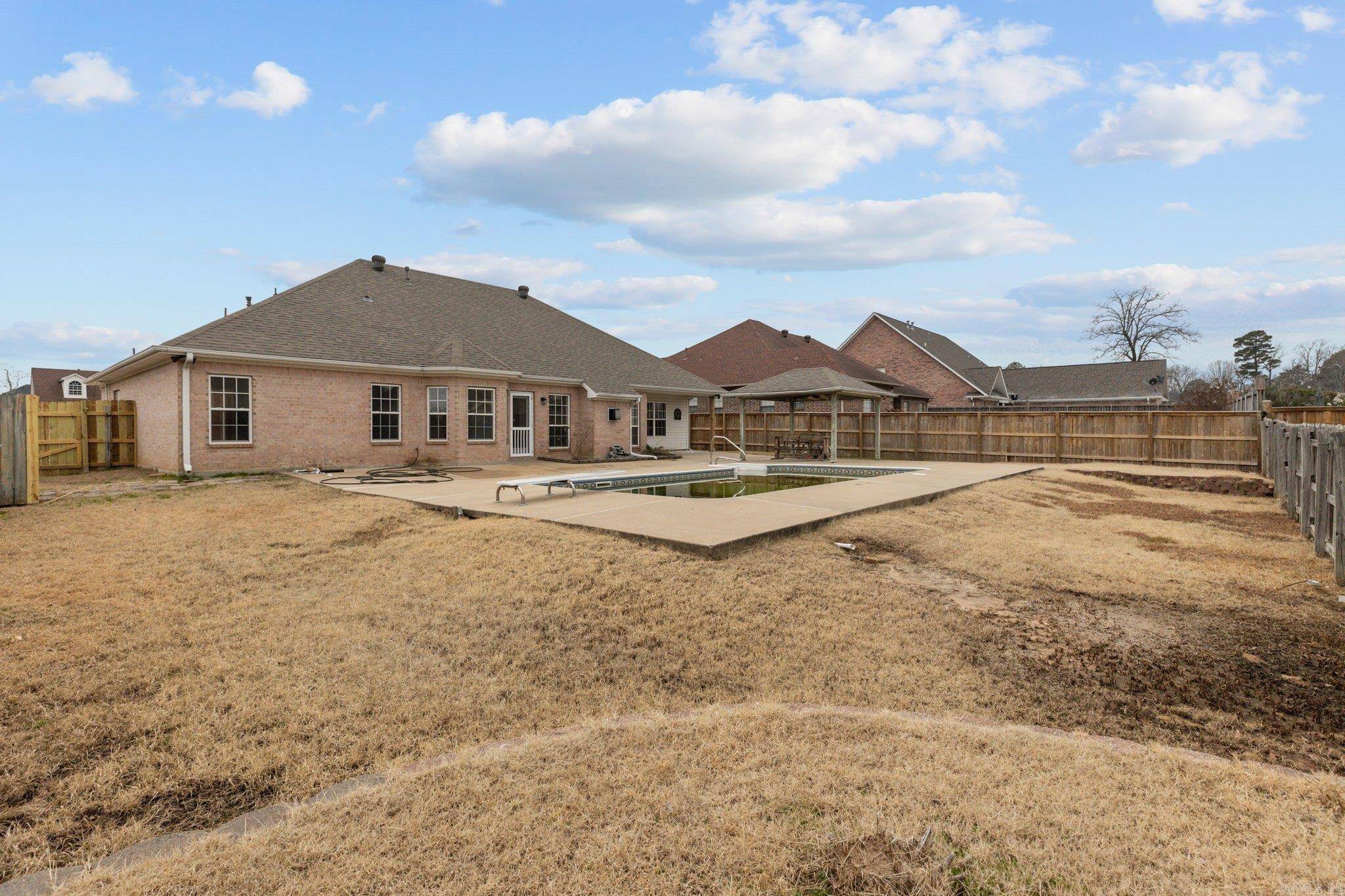 White Hall, AR 71602,137 GRIZZLY BEAR DR