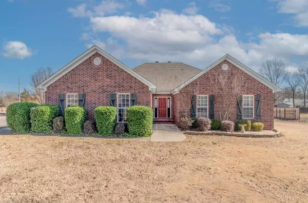 90 Northlake Circle, Conway, AR 72032