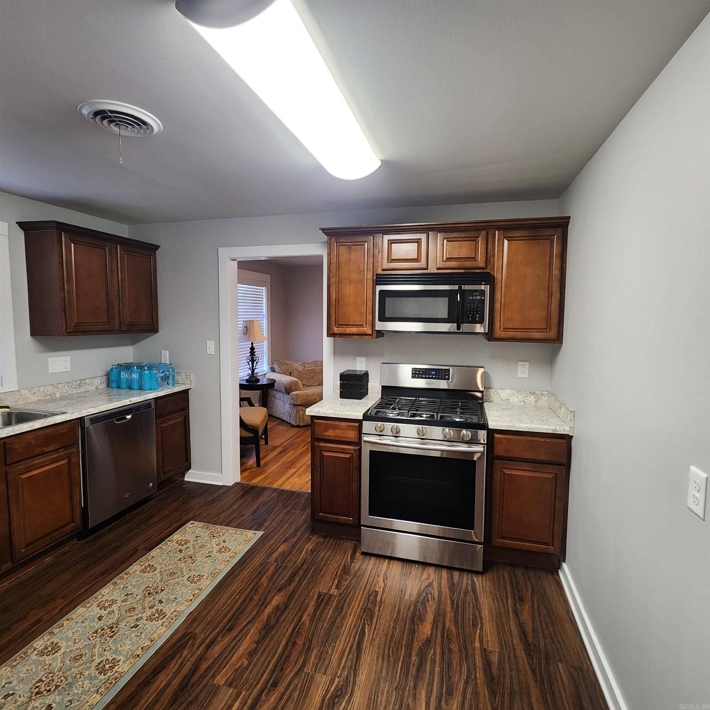 Searcy, AR 72143,506 W Pleasure