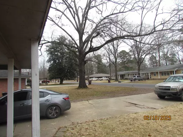 Crossett, AR 71635,708 Walnut