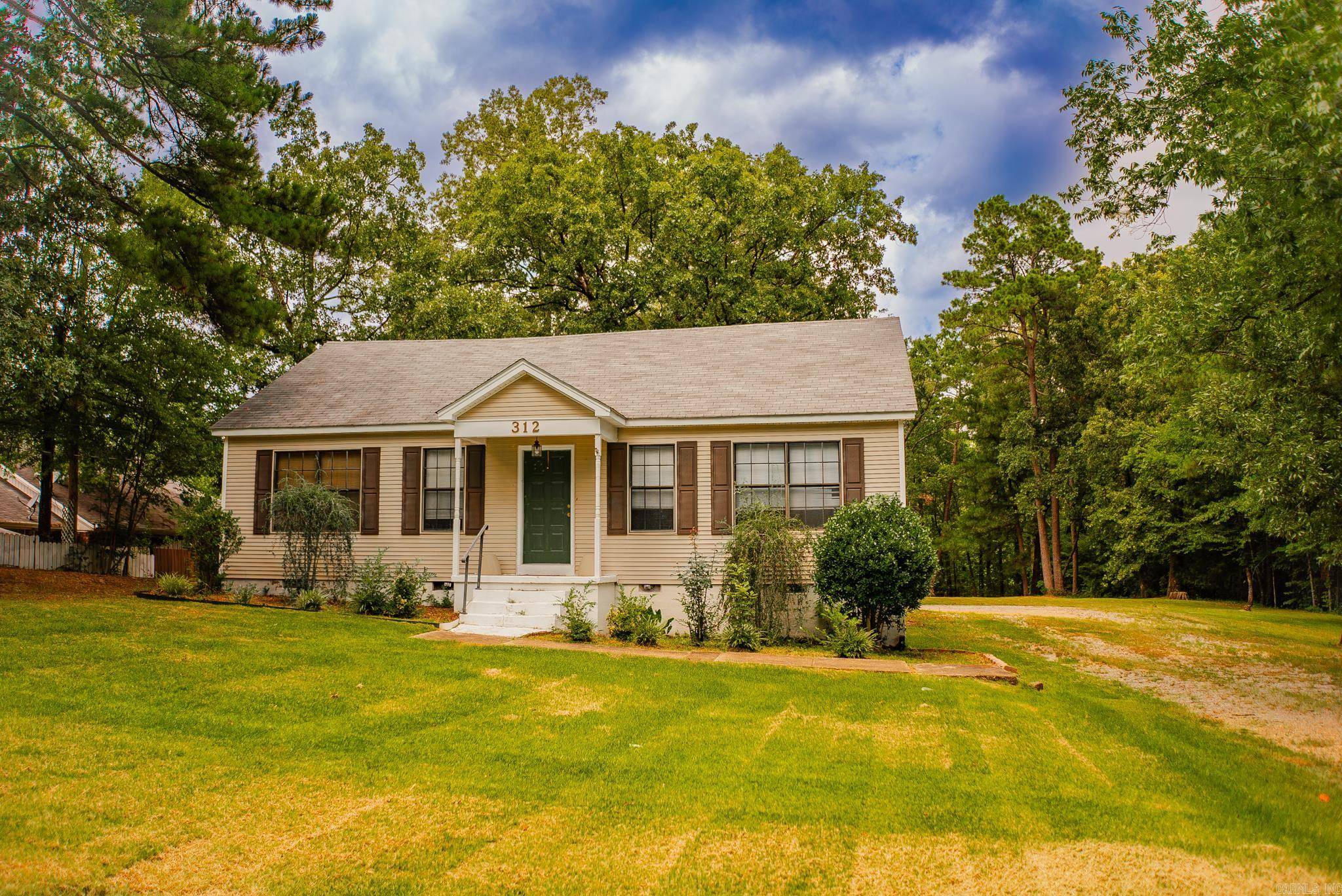Monticello, AR 71655,312 W College Street