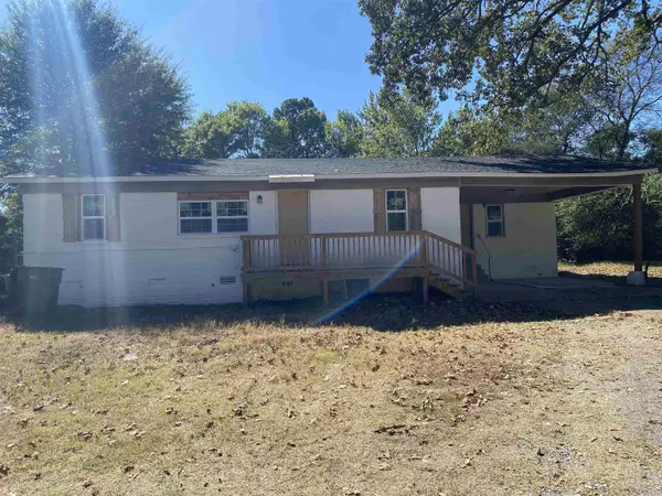 Benton, AR 72015,1423 1/2 S East Street