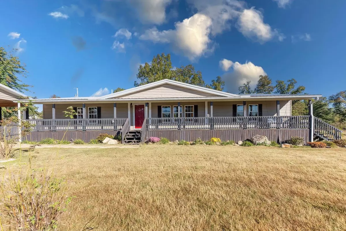 Hardy, AR 72542,457 Banks Road