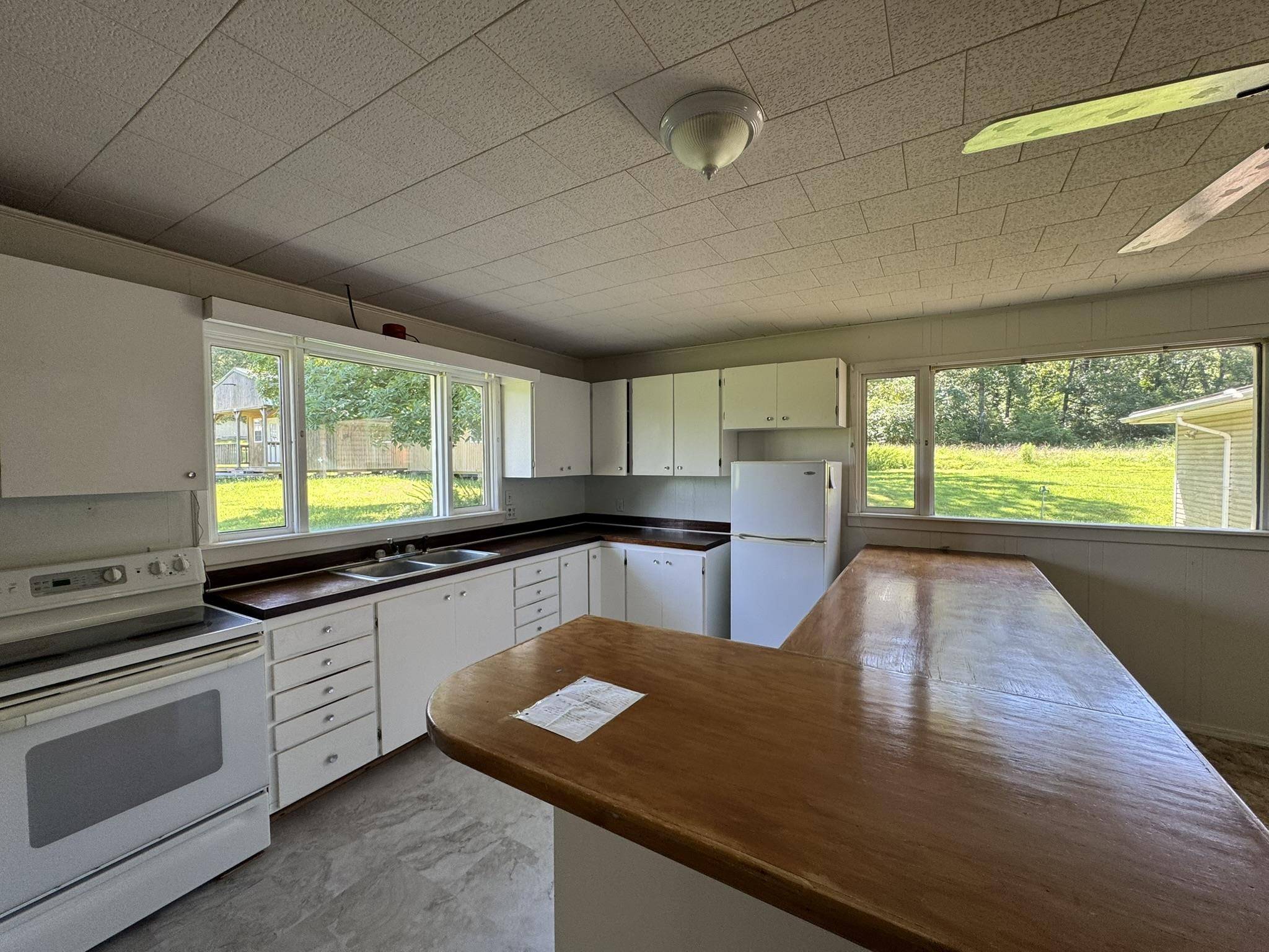Elizabeth, AR 72531,5262 Hand Cove Road