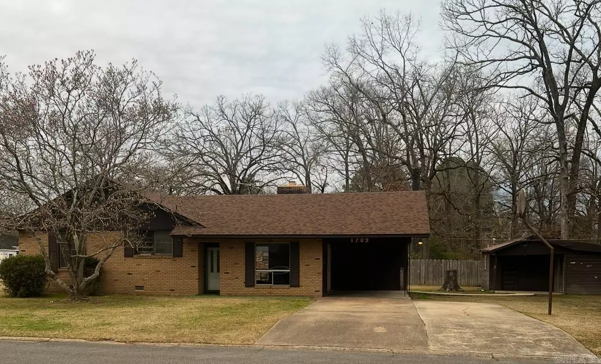 Crossett, AR 71635,1209 Oak Avenue
