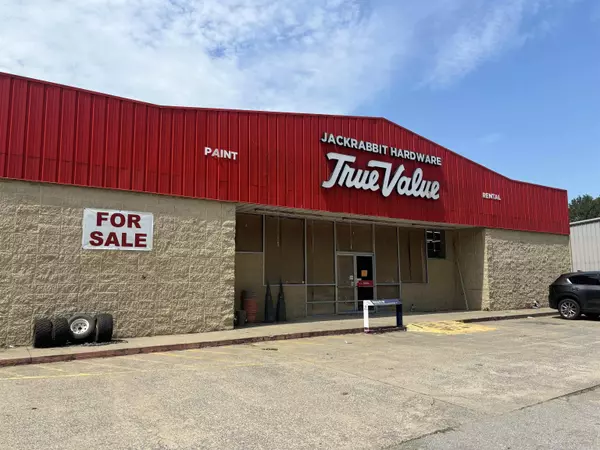 Lonoke, AR 72086,604 N Center Street