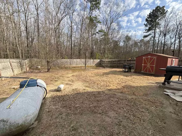 Haskell, AR 72015,221 Iris Street