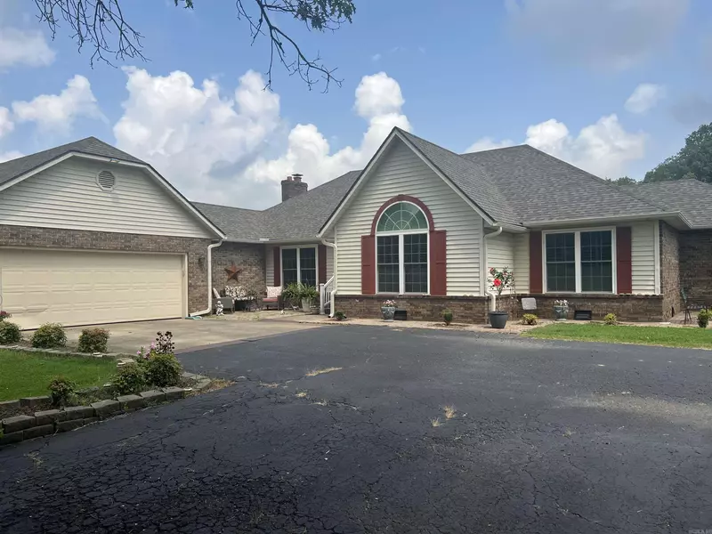 2151 Magnolia Dr, Piggott, AR 72454