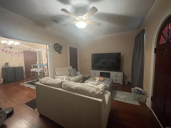 Pine Bluff, AR 71601,914-916 W 13th Avenue