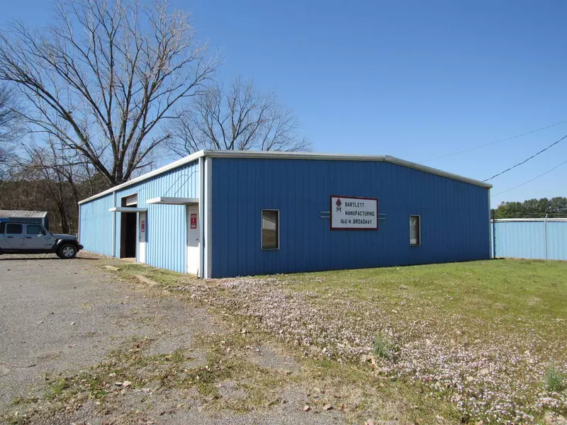 1611 W BROADWAY Street, Morrilton, AR 72110