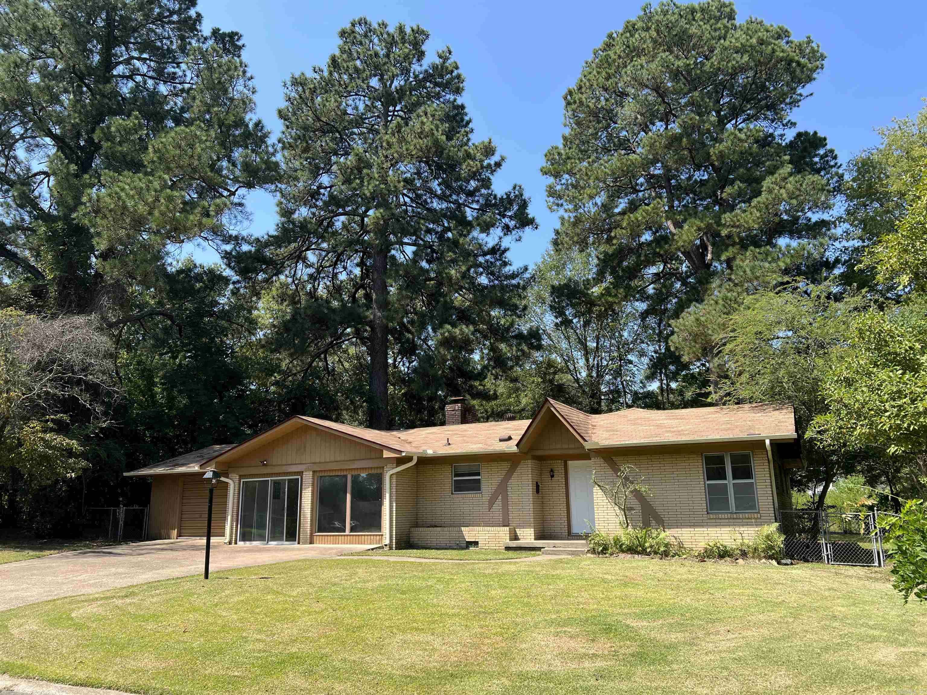 1565 Pine Manor Drive, Arkadelphia, AR 71923