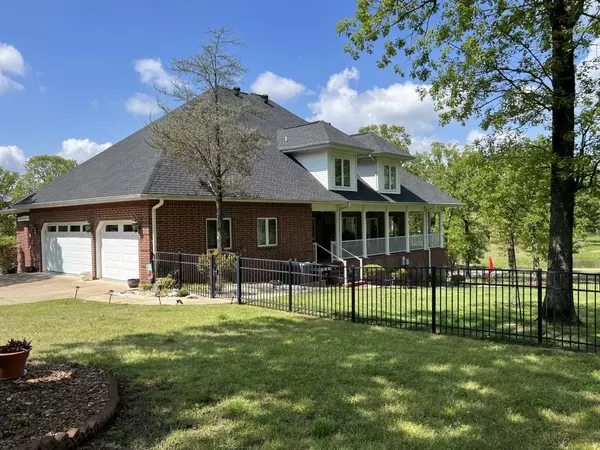 Horseshoe Bend, AR 72512,414 Airpark Road