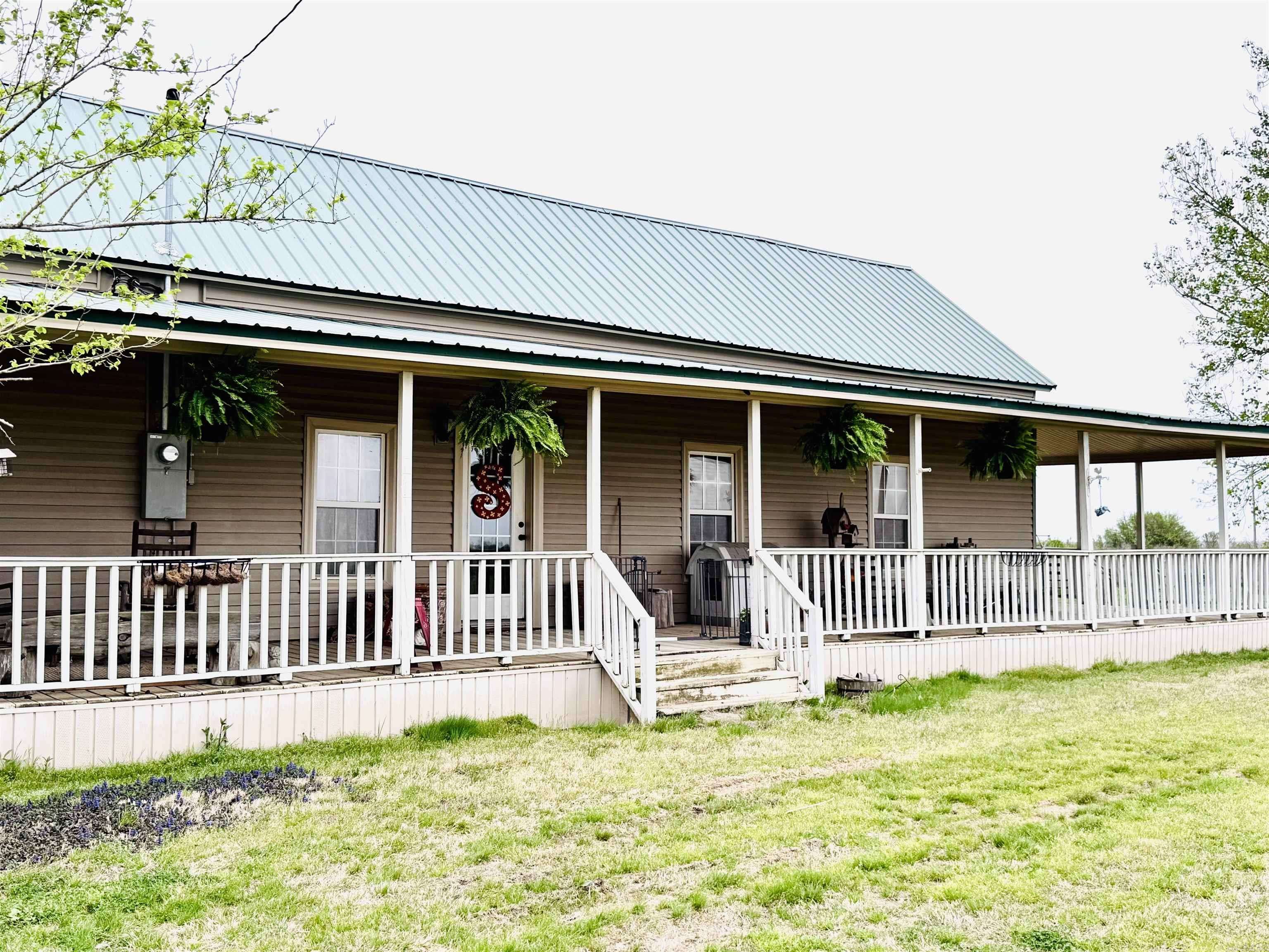 77 Artie Robinson Rd, Gillett, AR 72055