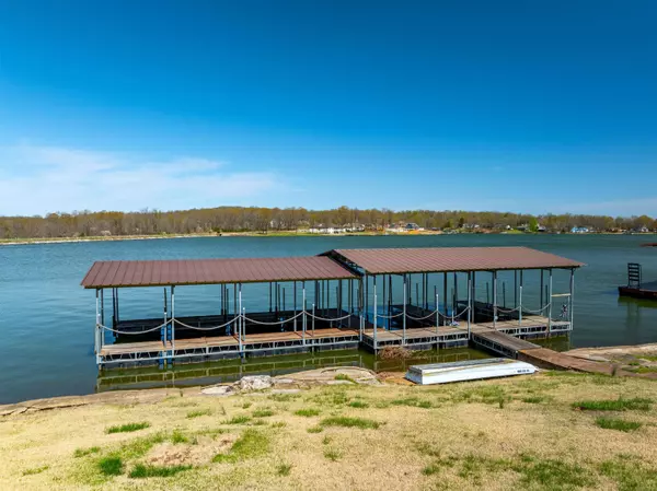 Horseshoe Bend, AR 72512,504 S Shore