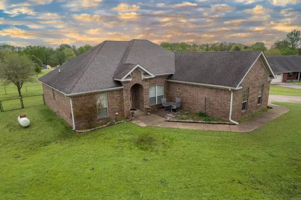 84 Robins Nest Lane, Lonoke, AR 72086