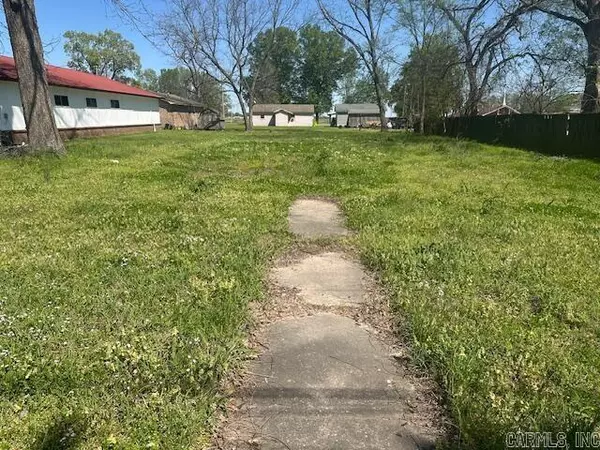 411 Reynolds St, Lonoke, AR 72086