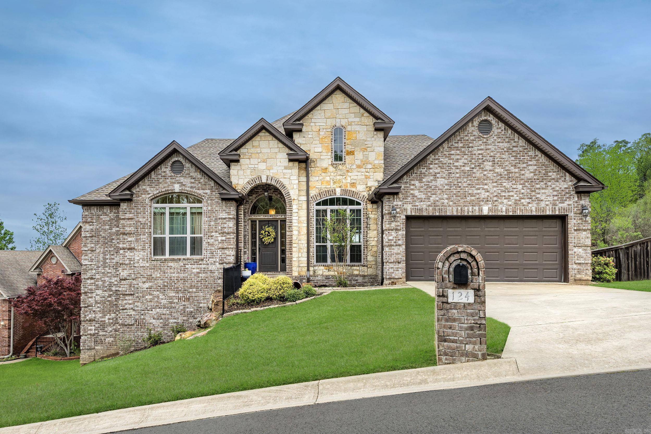 124 Crestview Dr Drive, Maumelle, AR 72113