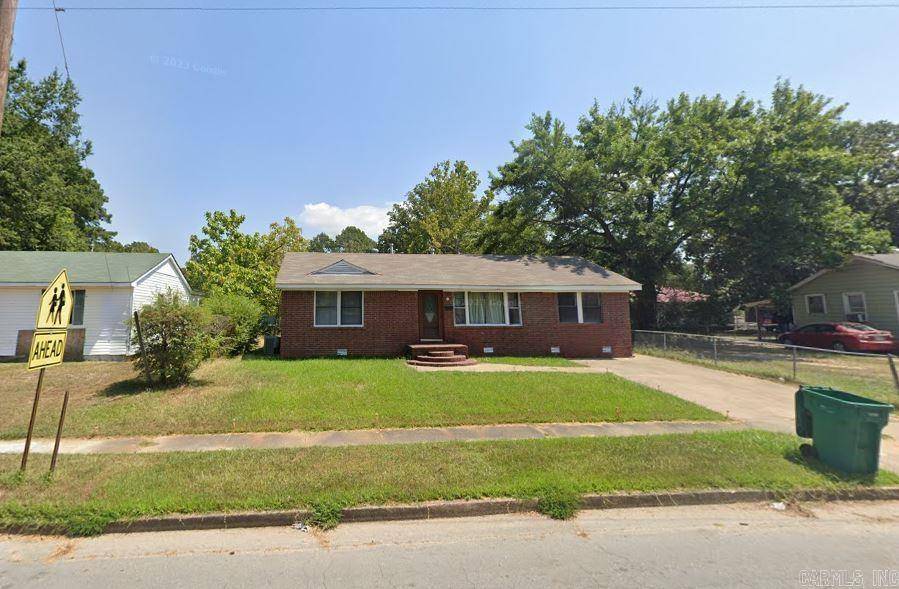 11 School Street, White Hall, AR 71602