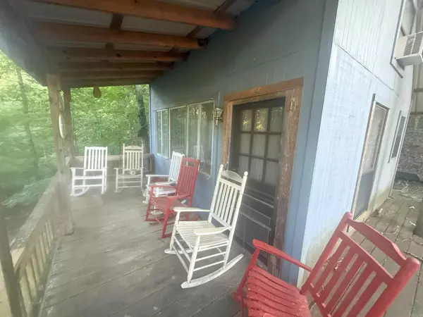 Leslie, AR 72645,1088 Little Red River Road