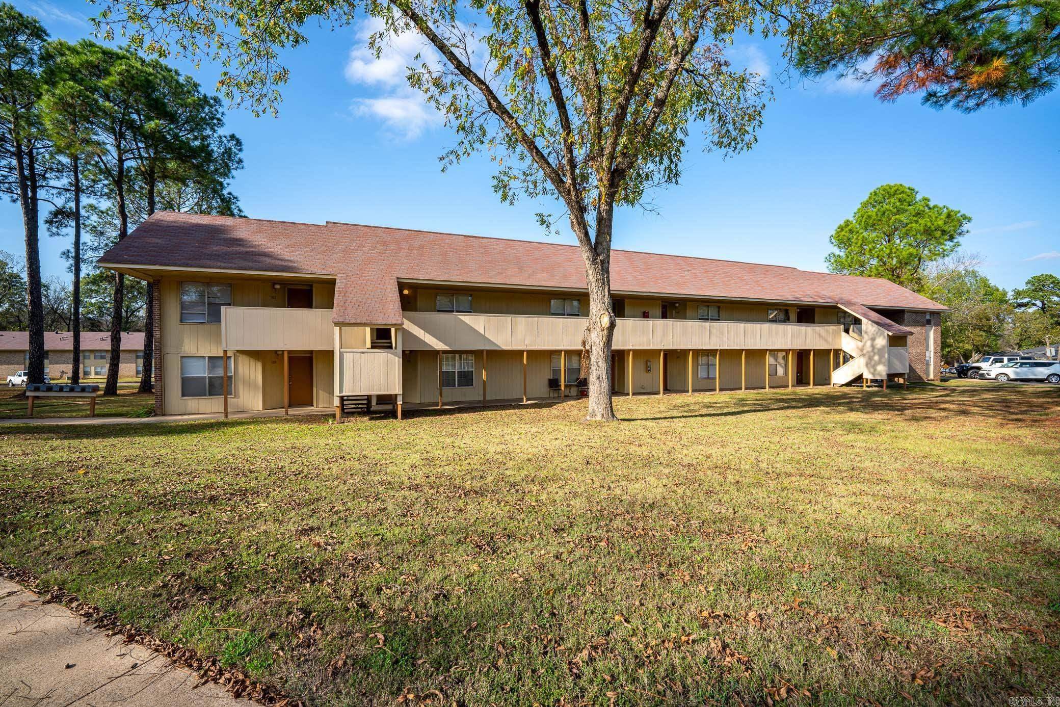 300 W Harding, #309, Morrilton, AR 72110