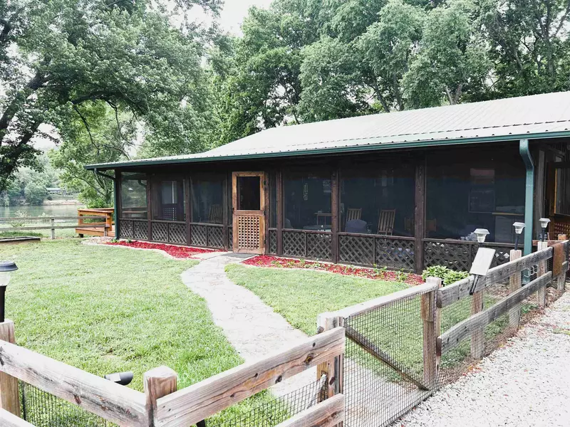 858 N Riverview Lane, Mountain View, AR 72560