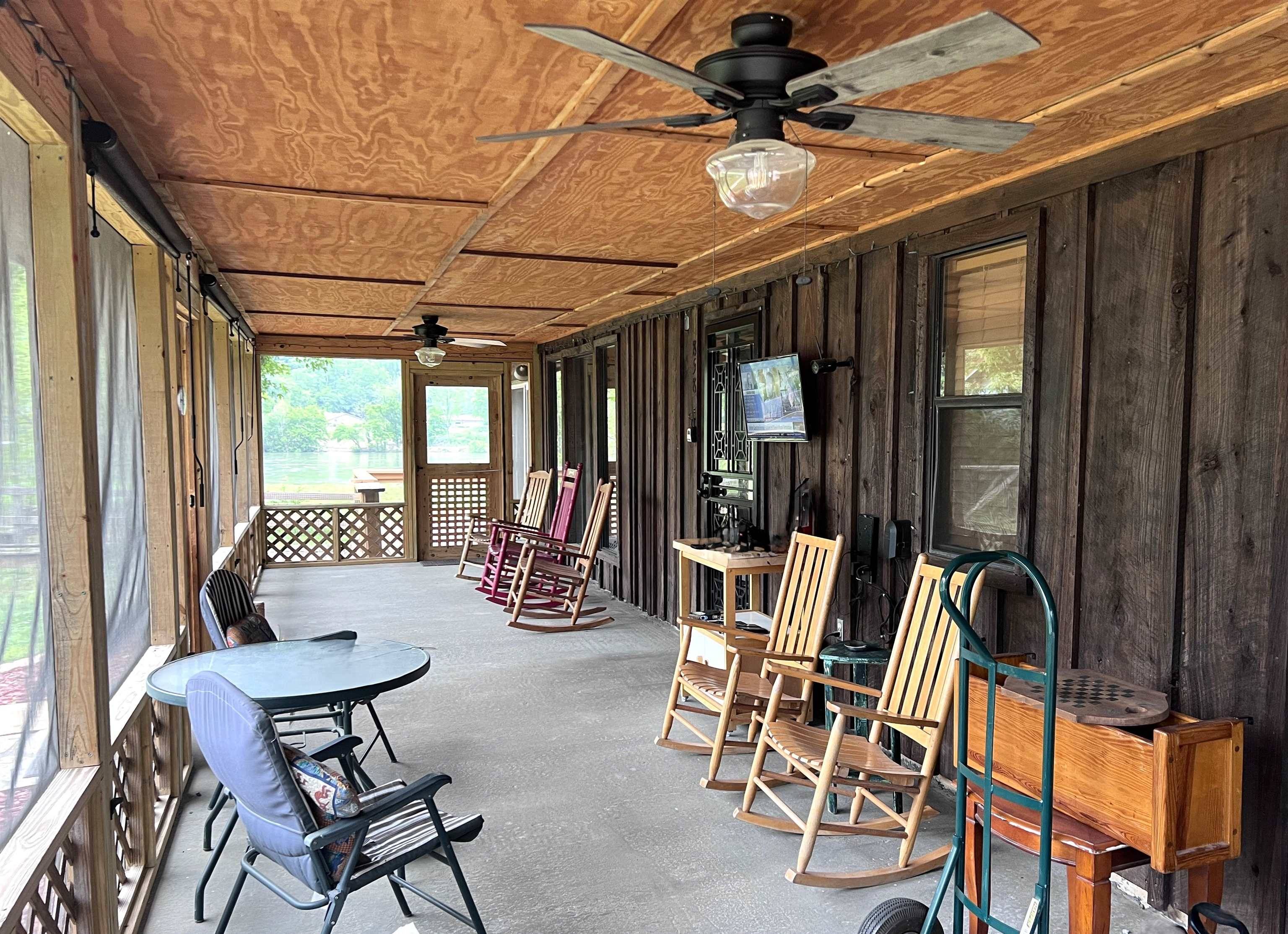 Mountain View, AR 72560,858 N Riverview Lane