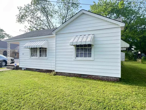 Searcy, AR 72143,1504 W Center Avenue