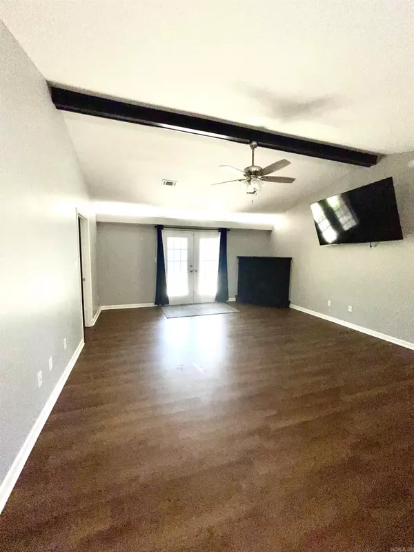 Searcy, AR 72143,104 LOUIS