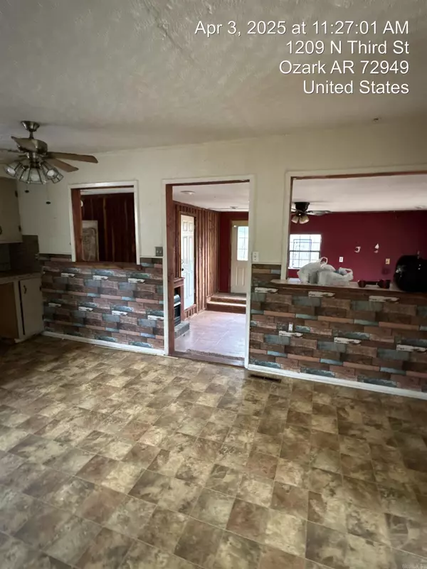 Ozark, AR 72949,1209 N 3rd Street