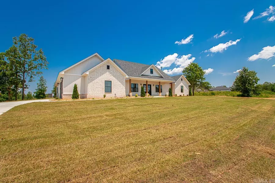 9064 Creek View, Bauxite, AR 72011
