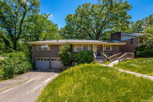 403 Pickwick Lane, North Little Rock, AR 72118