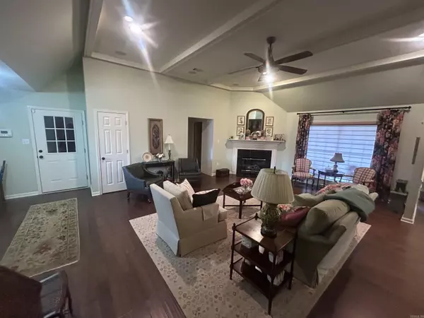 Searcy, AR 72143,412 Country Squire Lane