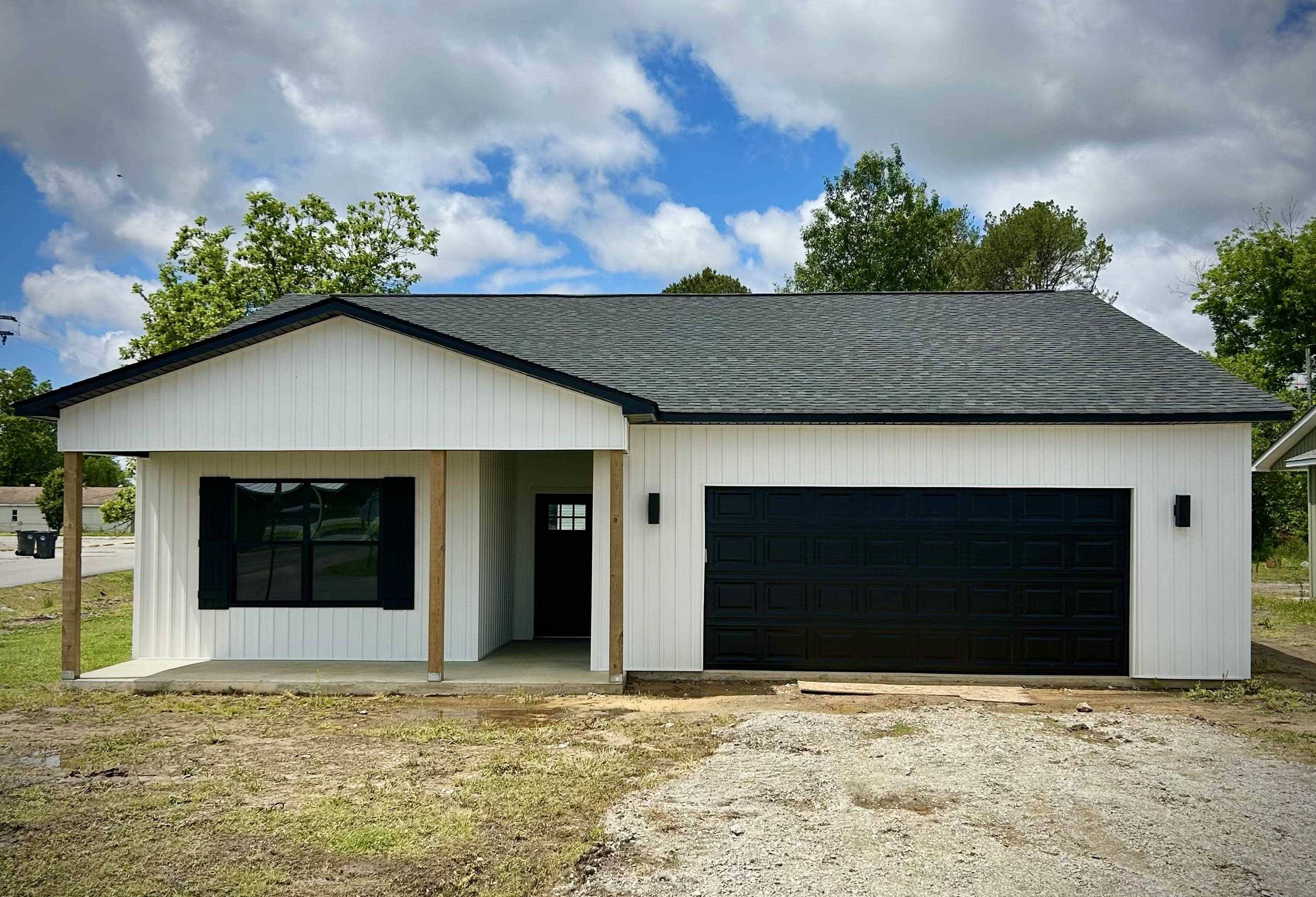 140 E Holder Street,  Walnut Ridge,  AR 72476