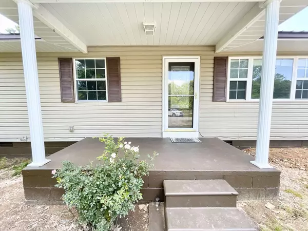 Ash Flat, AR 72513,806 Autumnwood Road