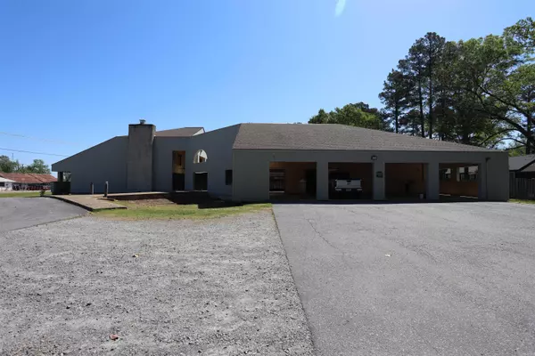 Warren, AR 71671,911 W Pine