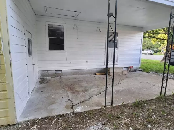 Searcy, AR 72082,104 W Searcy