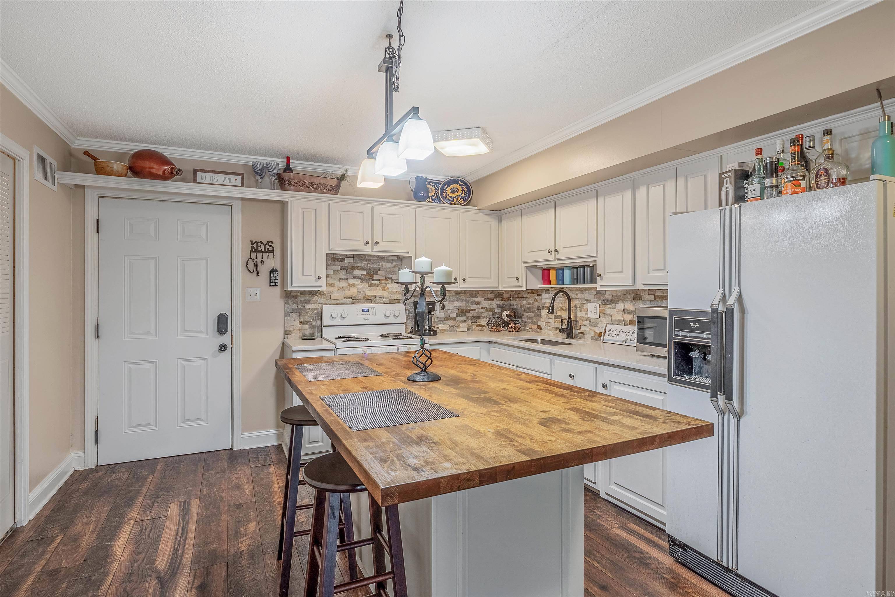 Hot Springs, AR 71913,100 Discovery Bay Lane6